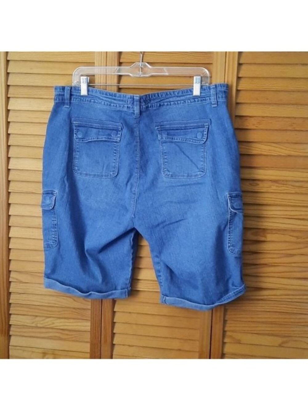 Bandolino Samantha Cuffed Cargo Jean Shorts Size 14 - Picture 2 of 5